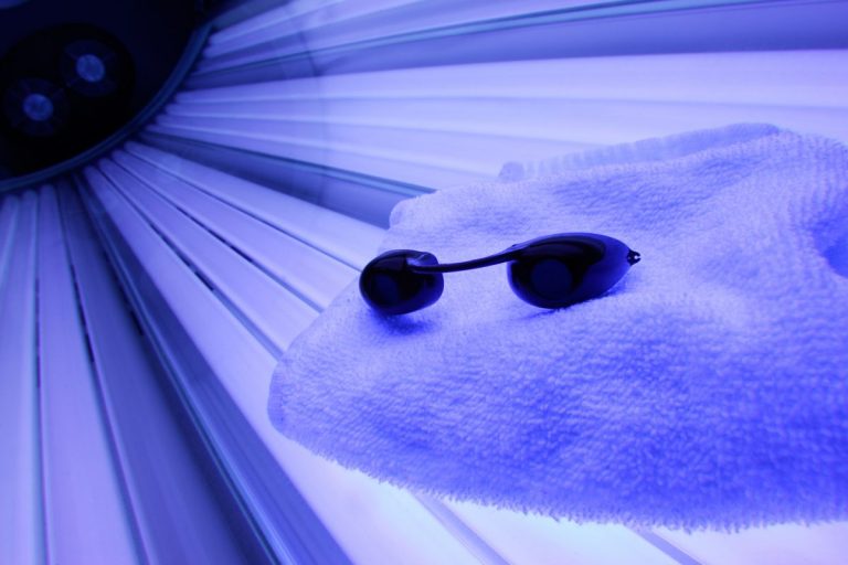 Research finds tanning salons likely to cause skin cancer even without sunburn