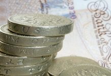 Clegg makes public servants' pay pledge