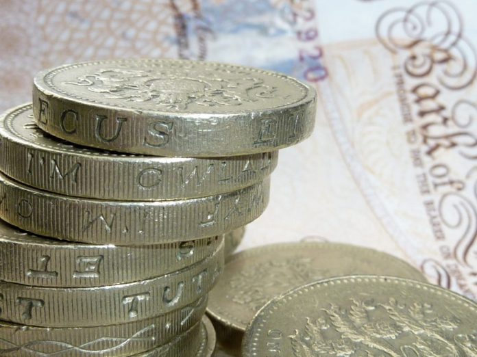 Clegg makes public servants' pay pledge