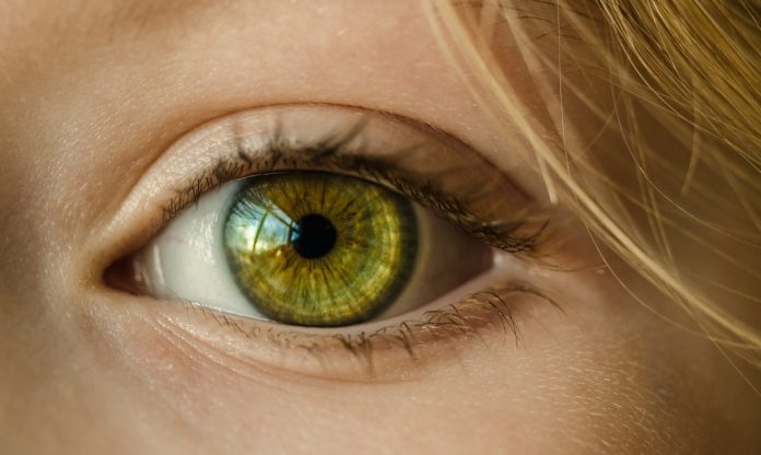 eye close up cataract surgery