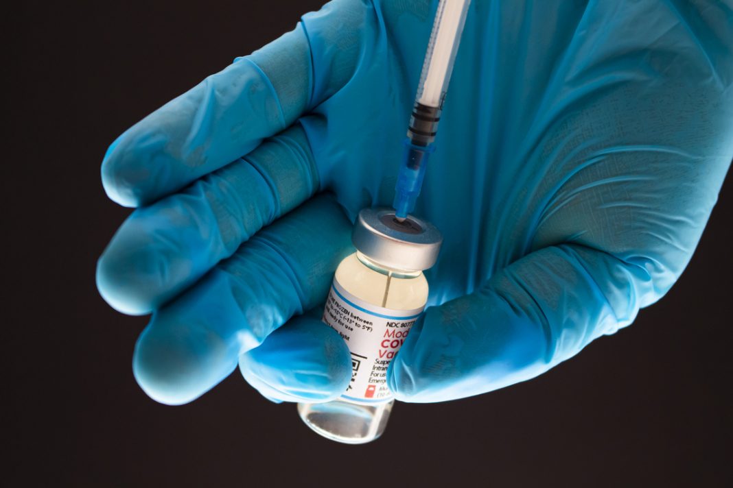 What are the side effects of the Moderna booster vaccine?