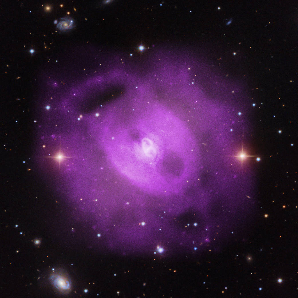 Cosmic landscape at the center of a group of galaxies 