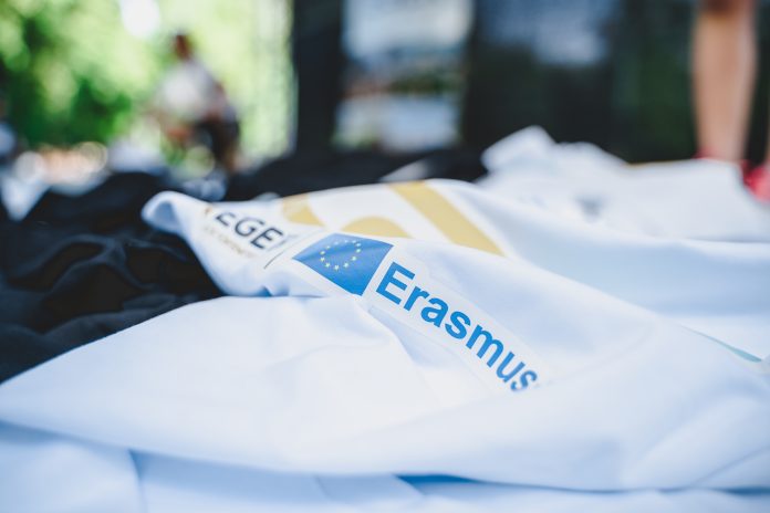 Erasmus logo on white t-shirt with blurred background
