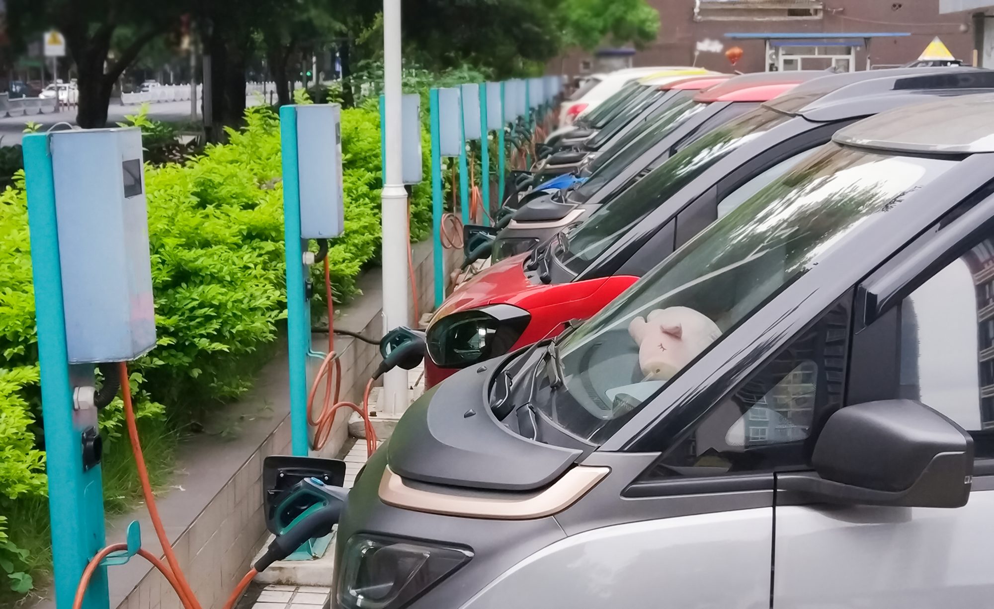 Electric vehicle in electric stationï, charging pile, electric vehicle power supply system connection