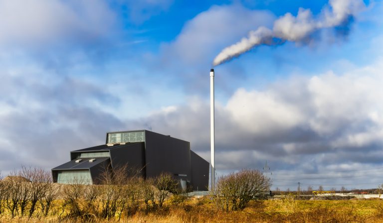 Near Esbjerg, Denmark, is a powerplant based on burning litter