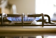 gas stove indicating energy crisis
