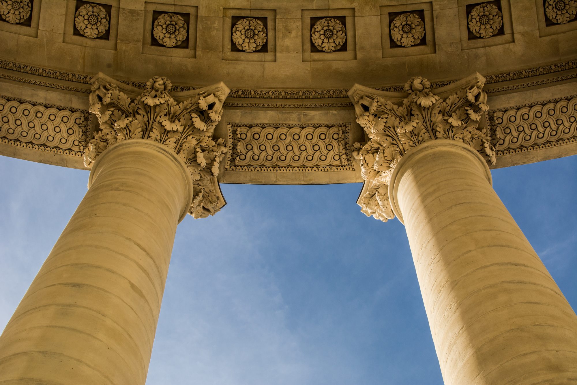 Pantheon roman concrete pillars