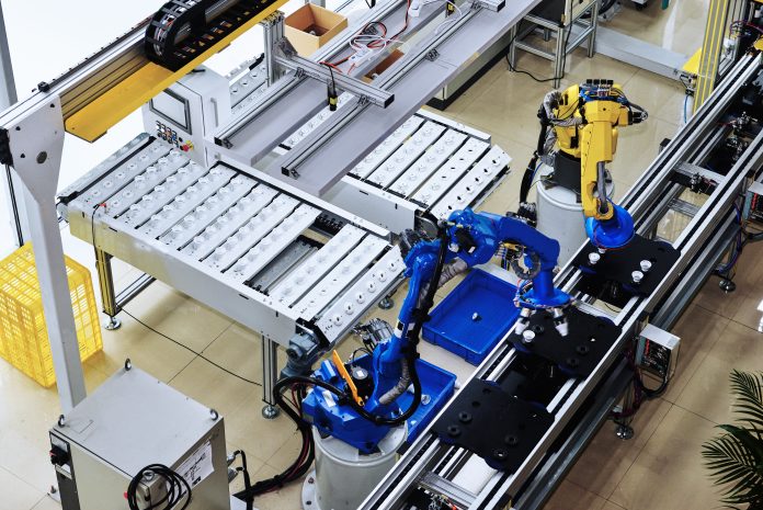 lengan robot cerdas yang digunakan di pabrik modern