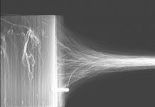 Carbon nano-tubes are twisted to form a yard (bar: 10um)