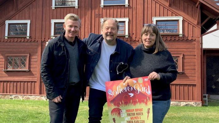 Patrik Johansson, Hasse Jönsson, och Jessica Nederman outside Sofiero gård, where the summer concerts and the waste management pilot project will be carried out. waste-free concerts