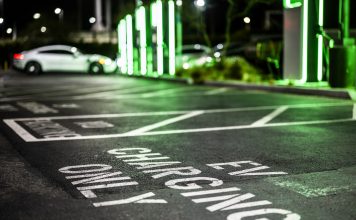 Electric vehicle charging station