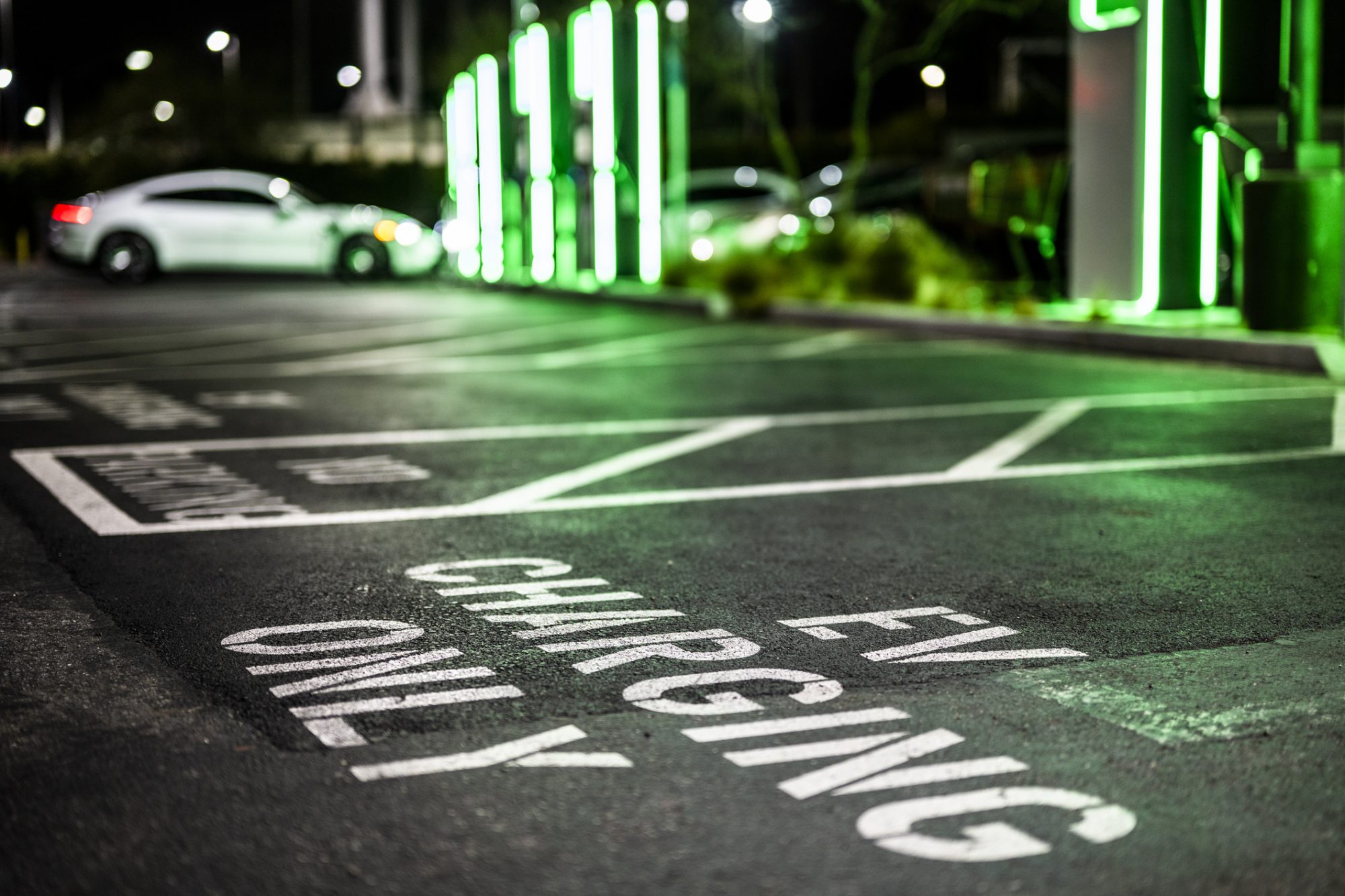 Electric vehicle charging station