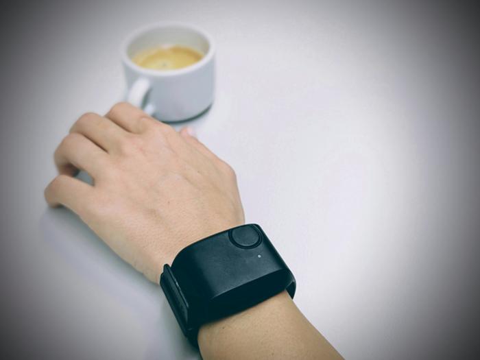 Wearable bracelet detects bipolar mood shifts through skin signals
