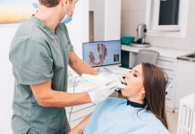 oral health, The dentist scans the patient's teeth with a 3d scanner.