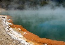 Rotorua thermal lake