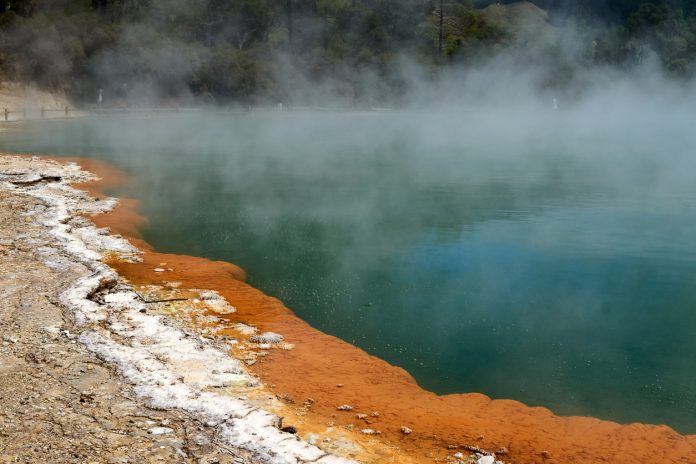 Rotorua thermal lake