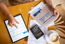 Business manager doing the accountancy at a cafe