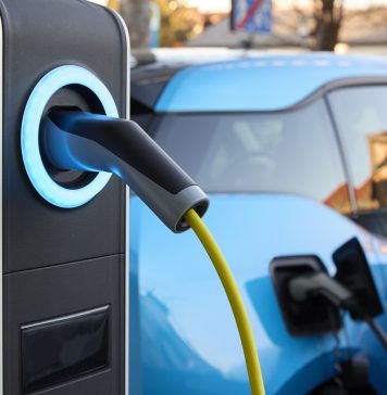 Electric vehicle charging station