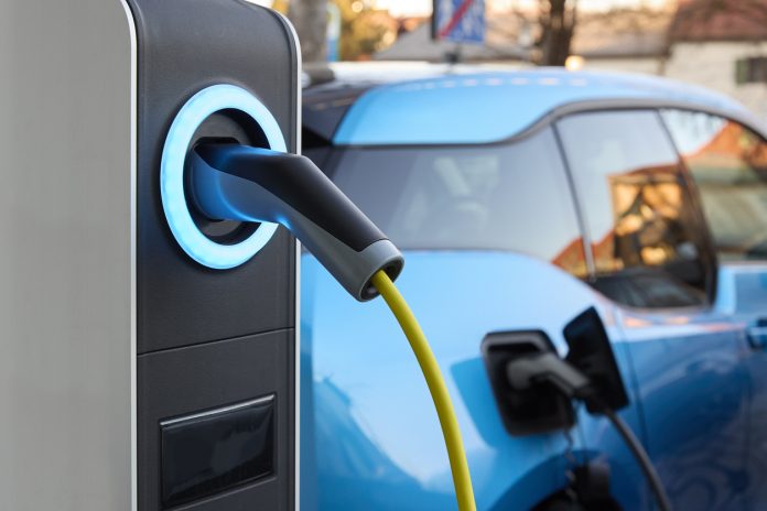 Electric vehicle charging station