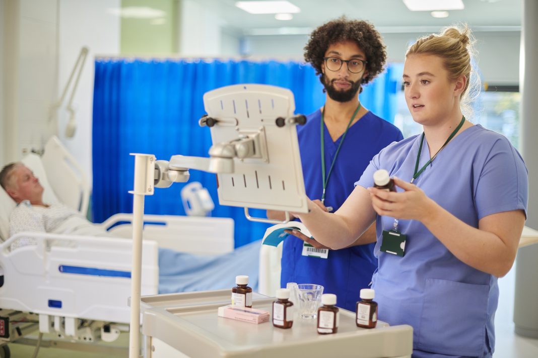 medical student with mentor prescribing ward medicines