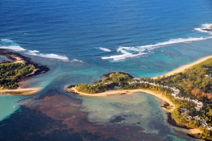 Blue Bay Marine Park - Le Chaland Peninsula (r) and Deux Cocos Islet (l), Plaine Magnien, Mauritius