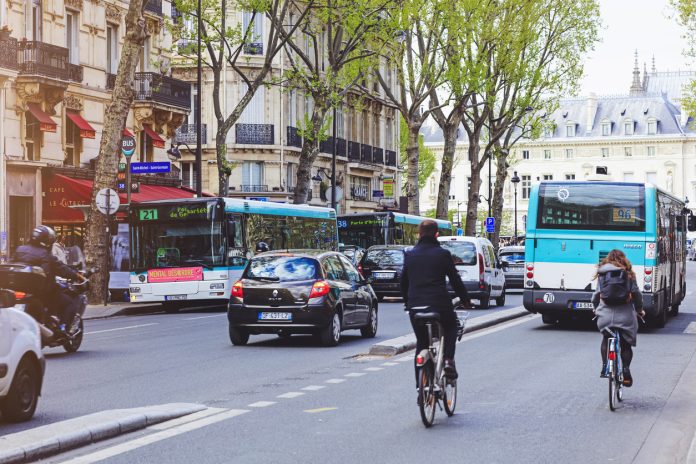 Traffic on a Paris street