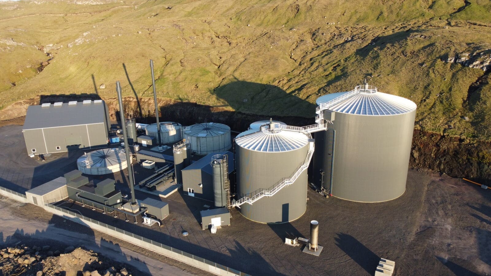 led the design of that plant and will use the experience gained there as the foundation for developing the biogas plant planned for Iceland. The figure is from SMJ‘s website.